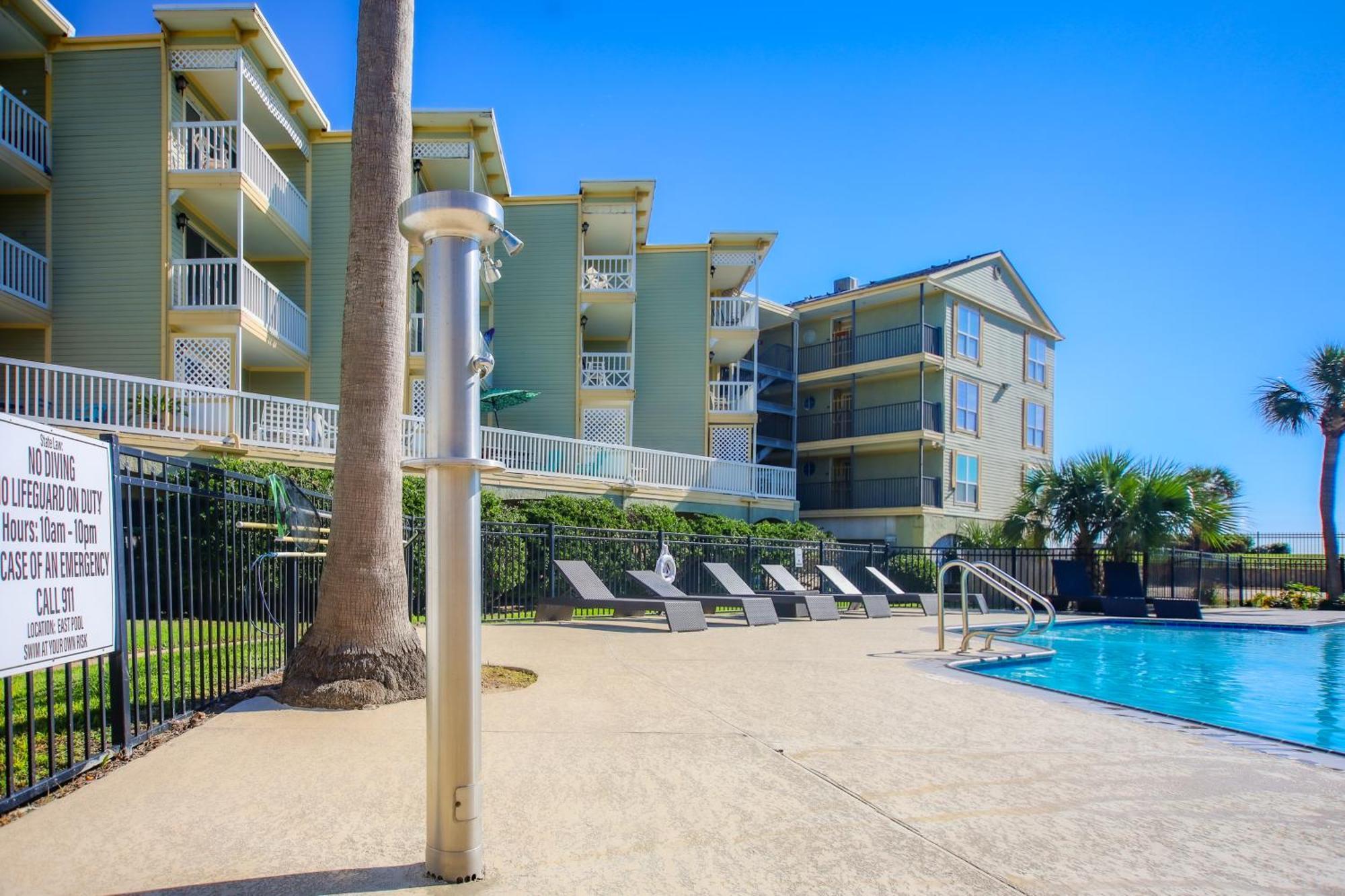 Sea-Renity Heated Pools Steps To The Beach Galveston Exterior photo